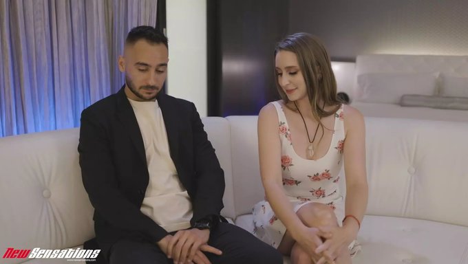 Laney Grey, Une Femme Infidèle, Profite D'Une Partie De Jambes En L'Air Satisfaisante Avec Son Amant.