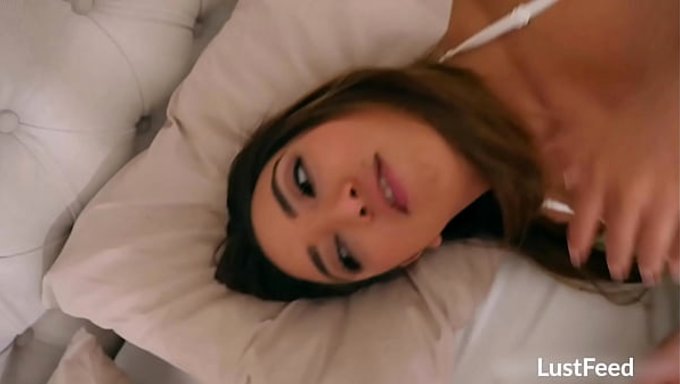 Brune Pulpeuse Se Fait Remplir La Chatte De Foutre Après Une Bonne Pipe.