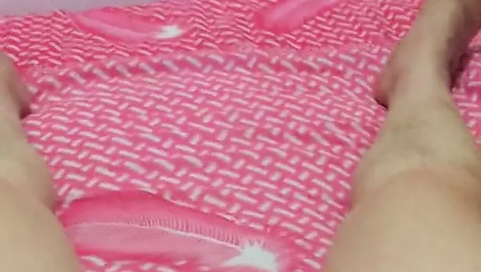 Gros Seins Asiatiques Et Petite Chatte Asiatique En Action Lesbienne