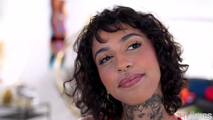Première Scène Anale Avec Ravyn Alexa Et Don Sudan, Une Vidéo Intense Façon Interview.
