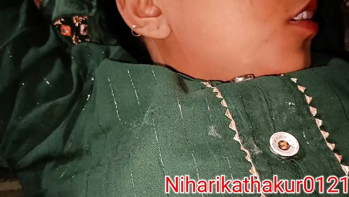 Étudiante Indienne Se Salit Avec Une Étudiante Dans Une Vidéo Chaude