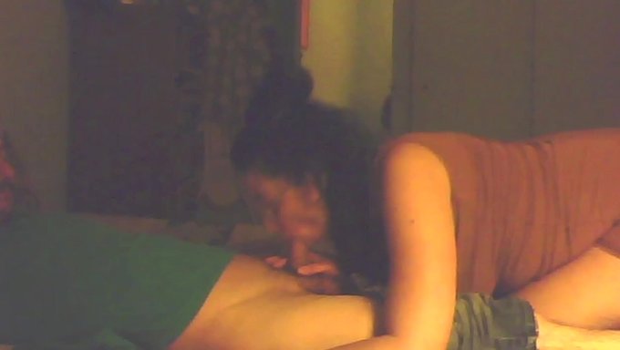 Milf Latina Aux Gros Seins Donne Un Plaisir Oral Époustouflant