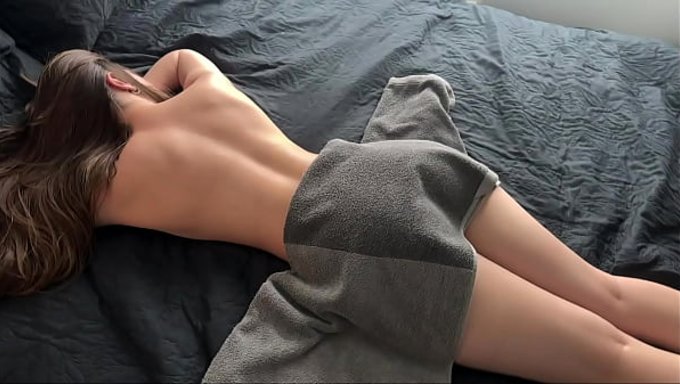 Juste Une Séance De Massage Avec La Sublime August ?