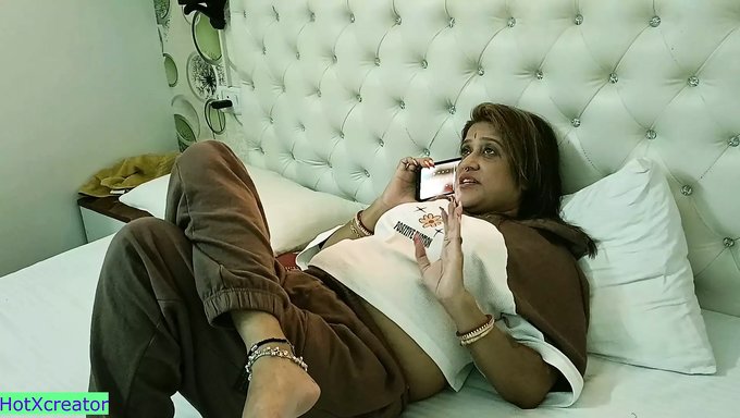Une Tante Indienne Magnifique Et Grosse Se Fait Séduire Brutalement Et Baiser En Desi