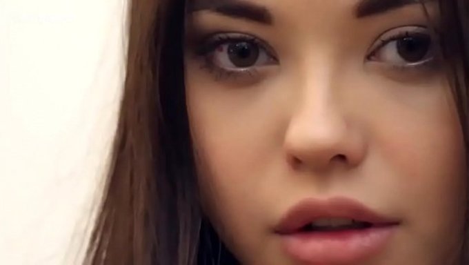 Annika Goûte Pour La Première Fois À Son Premier Orgasme Devant La Caméra