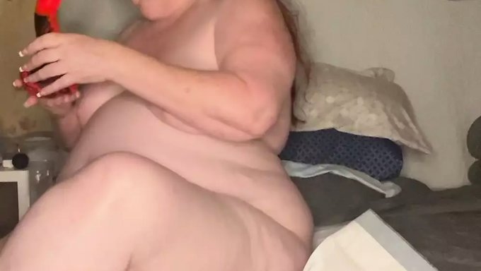 Milf Américaine Joueuse Explore Sa Sexualité Avec Un Nouveau Jouet