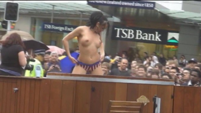 Regardez Les Beautés Aux Gros Seins En Action En 60 Fps