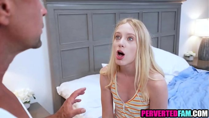 La Belle-Fille Mérite Une Punition Pour Son Mauvais Comportement.
