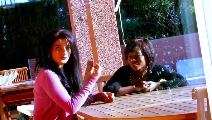 Trio Amusant Avec Deux Filles Excitées Et Une Grosse Bite Noire