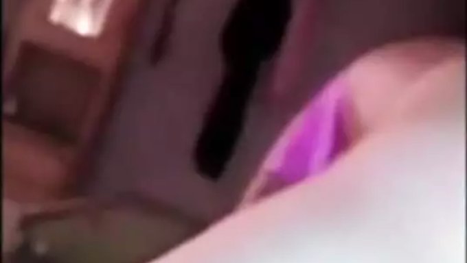Femme De Chambre Bisexuelle Se Fait Pénétrer Par Son Patron Dans Un Trio Chaud