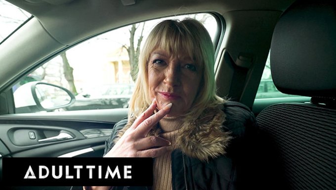 Femme Mature Aux Atouts Naturels Séduit Pour Une Baise De Visage Intense Et Du Sexe Brutal