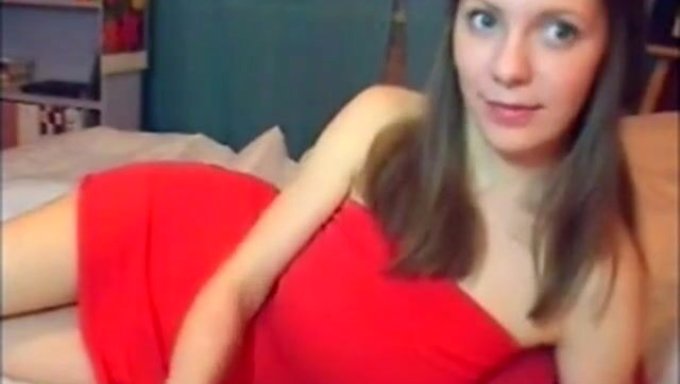 Gros Seins Naturels Et Gode Jouent En Webcam