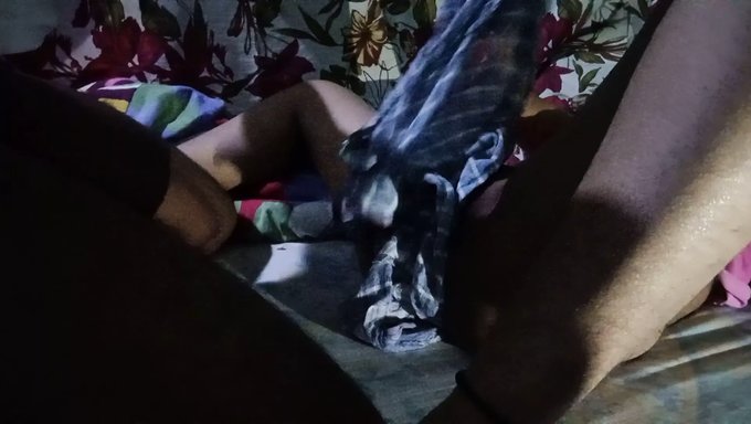 Un Garçon Indien Se Laisse Aller À Du Sexe Brutal Avec Sa Petite Amie