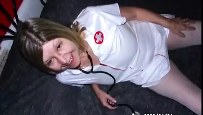 Le Corps Rasé Et Naturel D'Angela En Body