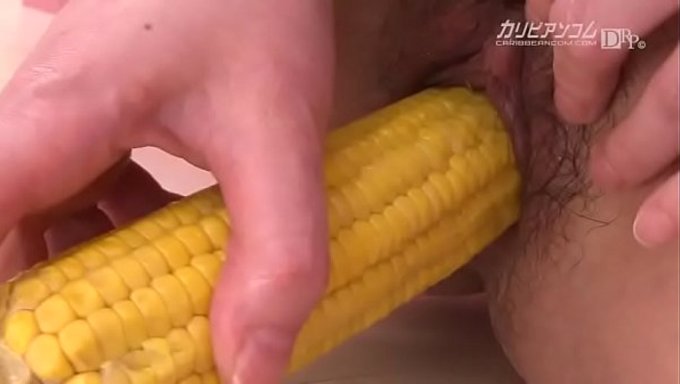 Une Milf Chaude Se Fait Lécher Les Trous Par Un Étalon Devant Son Mari.