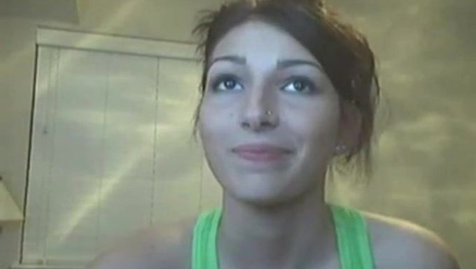 L'Incroyable Masturbation En Solo D'Une Jolie Fille Avec Un Gode