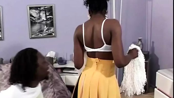 Grosse Bite Et Pom-Pom Girls Dans Ce Film Hardcore Classique