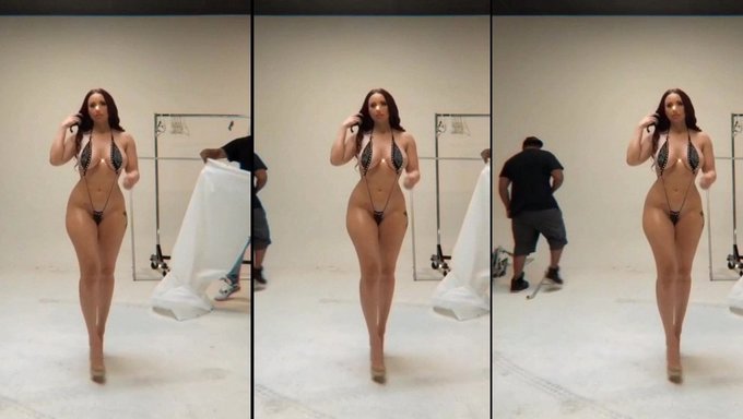 Compilation De Gros Seins Naturels Avec Une Nana En Bikini