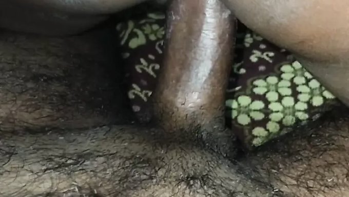 Aunty Se Laisse Aller À L'Éjaculation Féminine Et À L'Giclée
