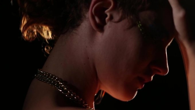 Danseuse Sensuelle Se Déplace Au Rythme