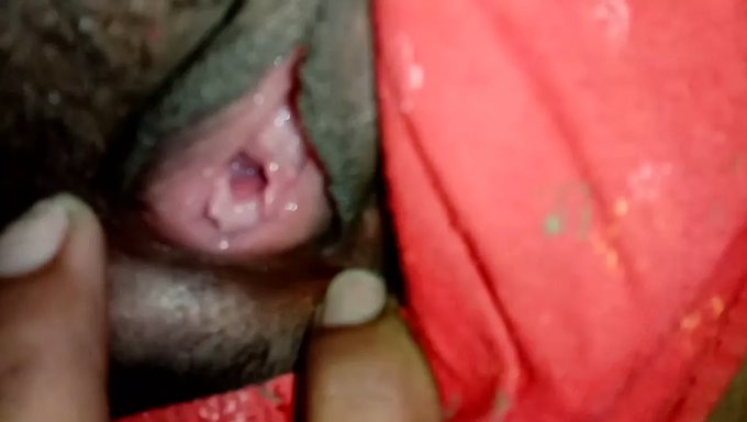 Jeune Copine Exhibe Sa Chatte Poilue Dans Une Vidéo Solo