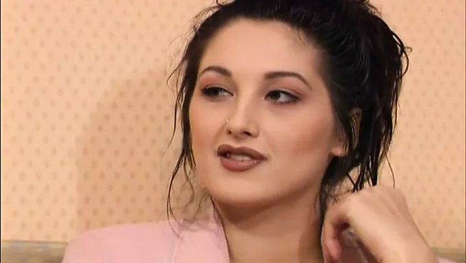La Chatte Vintage De Coralie Se Fait Baiser Dans Une Chambre D'Hôtel