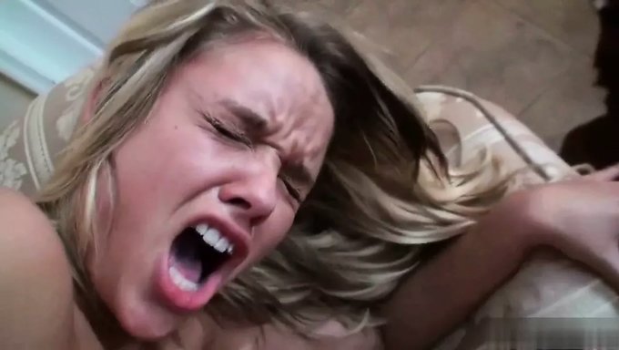 La Première Expérience Anale D'Une Douce Babe La Laisse Gémir De Douleur
