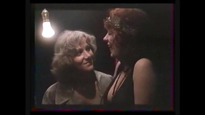 Brunes Françaises Poilues Dans Une Action Lesbienne Folle