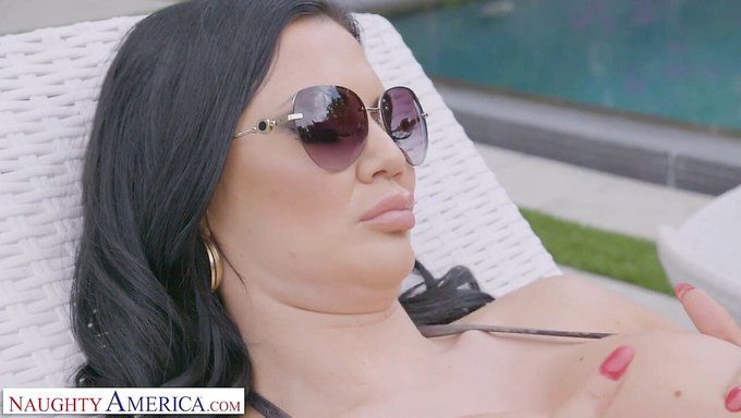 Jasmine Jae Et Son Amie Se Livrent À Un Trio Avec Lucas Frost