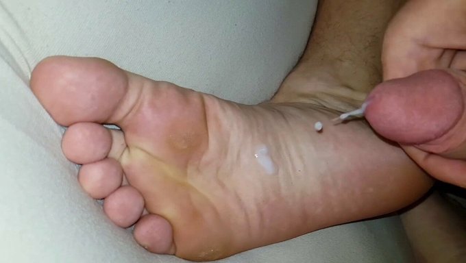 Compilation De Grosses Éjaculations Avec Fétichisme Des Pieds Nus