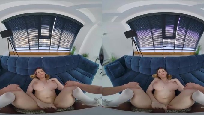 Les Compétences Orales D'Une Bombe Blonde En Réalité Virtuelle
