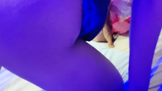 Une Fille Aux Gros Seins Naturels Se Séduit Dans Une Vidéo Faite Maison