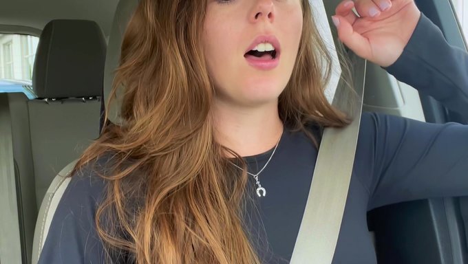 Nana Brune Se Salit Avec Un Vibromasseur