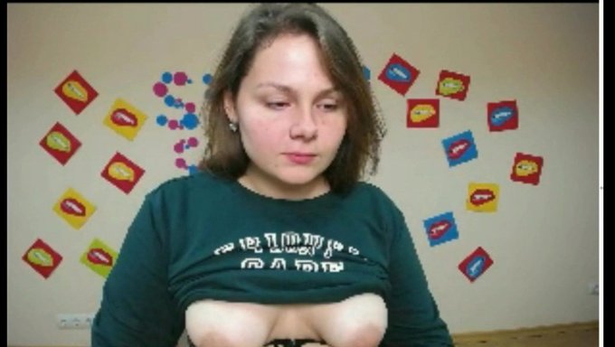 La Plantureuse Ukrainienne Anna Expose Ses Seins