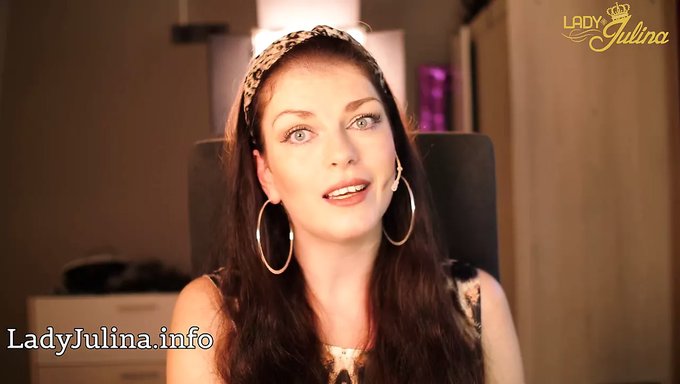 Lady Julina, Domina Allemande, Teste Son Contrôle De L'Orgasme Et Ses Compétences En Fellation Sur Sa Soumise