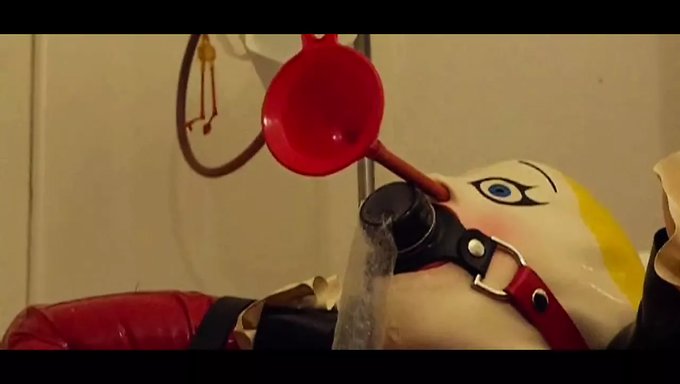 Sissy Se Fait Punir Pour S'Être Masturbé