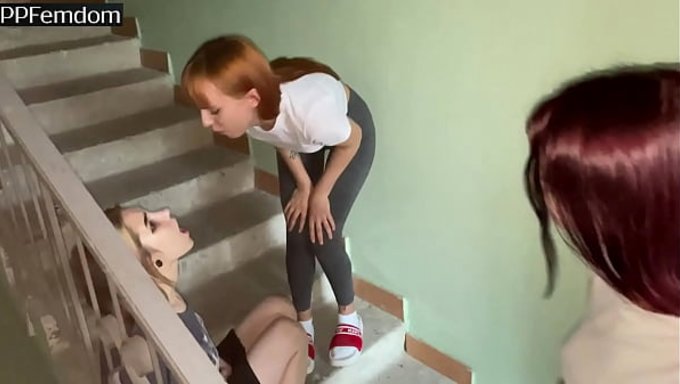 Domination Lesbienne Avec Crachats Et Cendrier Humain, Une Expérience De Lezdom Qui Va Te Retourner Le Cerveau.