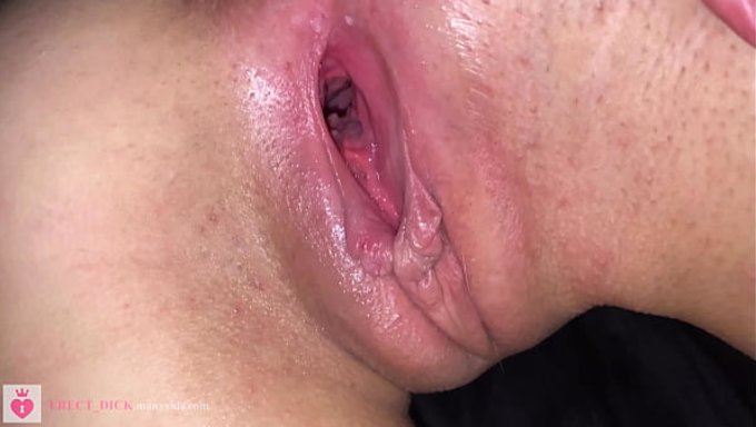 Un Trou À Tomber ! Une Chatte De 18 Ans En Pleine Action !