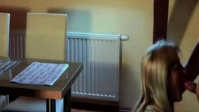 Éjaculation Féminine Et Plaisir En Webcam Avec Une Femme Mature Au Cul