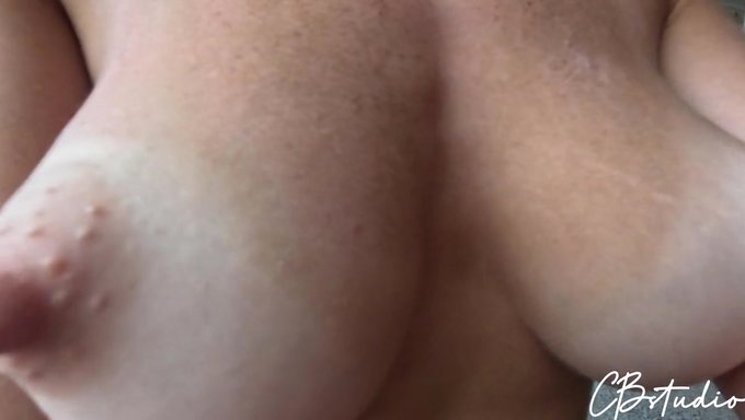 Une Ado Flexible Se Fait Baiser Dur Par Une Bite Dans La Chatte