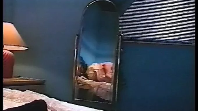 Le Charme Nostalgique Du Classique De Joey Silvera En 1992, Melanie Moore, Met En Vedette