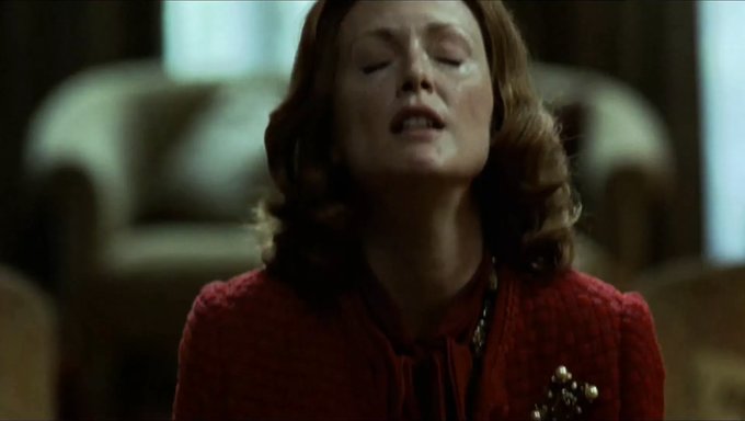 La Belle-Mère Mature De Julienne Moore Sait Comment Plaire À Un Homme