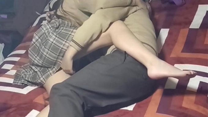 Astrid A Accepté De Baiser Avec Son Camarade De Classe Au Lieu De Maths.
