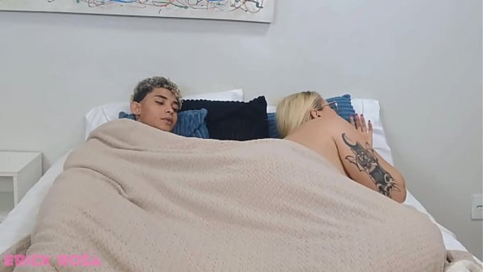 Ma Belle-Mère Était En Retard Au Travail Et Elle A Dû Me Payer Pour Garder Le Silence.