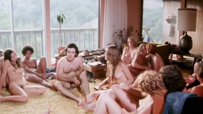 Classique Vintage: Des Étrangers Explorent L'Intimité En 1979