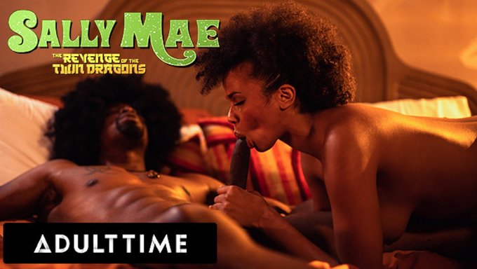 L'Amatrice De Grosses Bites Sally Mae 2 Se Déchaîne Avec Isiah Maxwell Et Alina Ali.