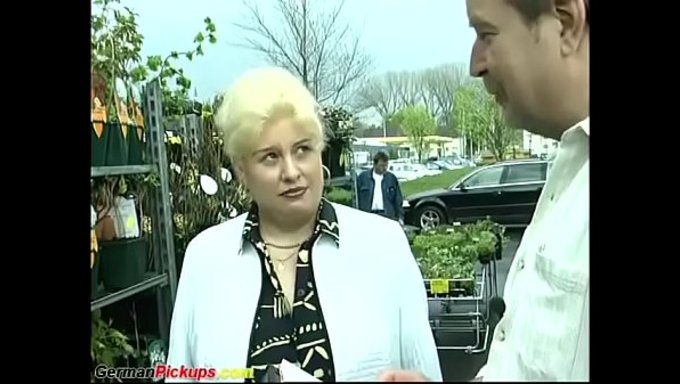 Maman Allemande Aux Gros Seins Se Fait Baiser Pour La Première Fois De Sa Vie.