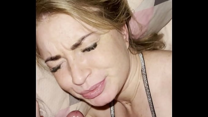 Le Beau-Fils M’a Collé Sa Bite À La Bouche Pendant Que Je Me Reposais.