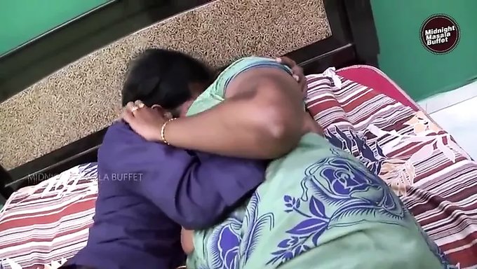 Tante Bisexuelle Profite D'Une Rencontre Chaude Avec Un Garçon Du Câble